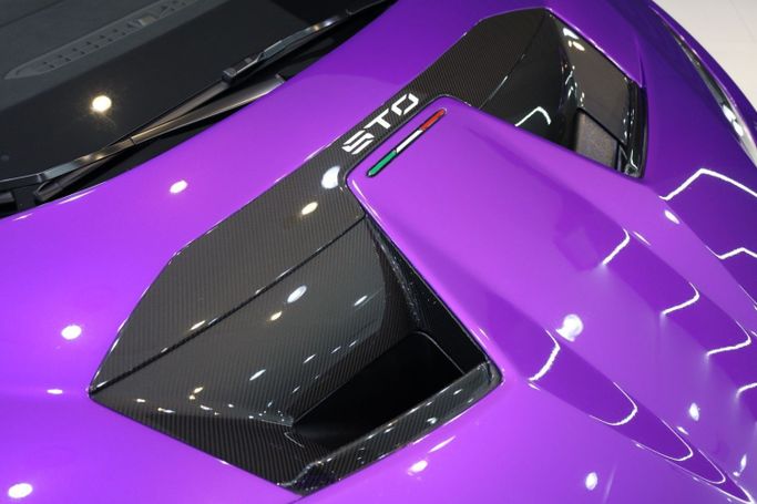 Used Lamborghini Huracán STO I Facelift, 5.2 l, 2022 in Dubai by Sanam Cars, Purple color. GCC Specs | AUTO.AE