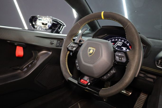 Used Lamborghini Huracán STO I Facelift, 5.2 l, 2022 in Dubai by Sanam Cars, Purple color. GCC Specs | AUTO.AE