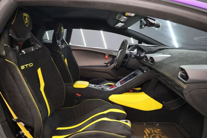 Used Lamborghini Huracán STO I Facelift, 5.2 l, 2022 in Dubai by Sanam Cars, Purple color. GCC Specs | AUTO.AE