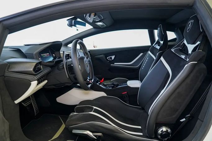 Подержанный Lamborghini Huracán Tecnica I Рестайлинг, 5.2 л, 2023 в Дубае от Exotic Cars Белый цвет. GCC | AUTO.AE