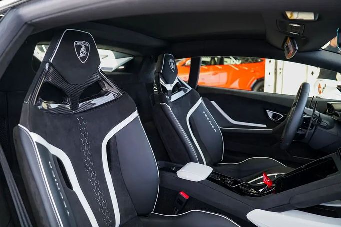 Подержанный Lamborghini Huracán Tecnica I Рестайлинг, 5.2 л, 2023 в Дубае от Exotic Cars Белый цвет. GCC | AUTO.AE