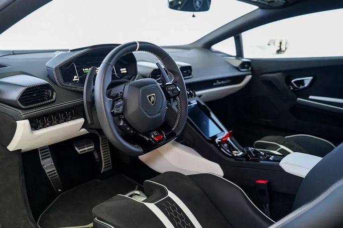 Подержанный Lamborghini Huracán Tecnica I Рестайлинг, 5.2 л, 2023 в Дубае от Exotic Cars Белый цвет. GCC | AUTO.AE