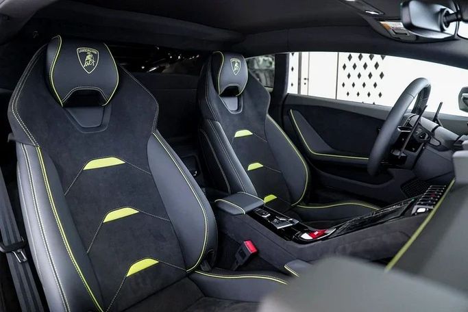 Новый Lamborghini Huracán Sterrato I Рестайлинг, 5.2 л, 2023 в Дубае от Exotic Cars Белый цвет. Other | AUTO.AE