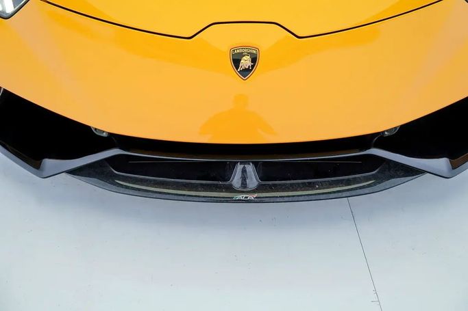 Подержанный Lamborghini Huracán I, 5.2 л, 2019 в Дубае от Exotic Cars Желтый цвет. Other | AUTO.AE