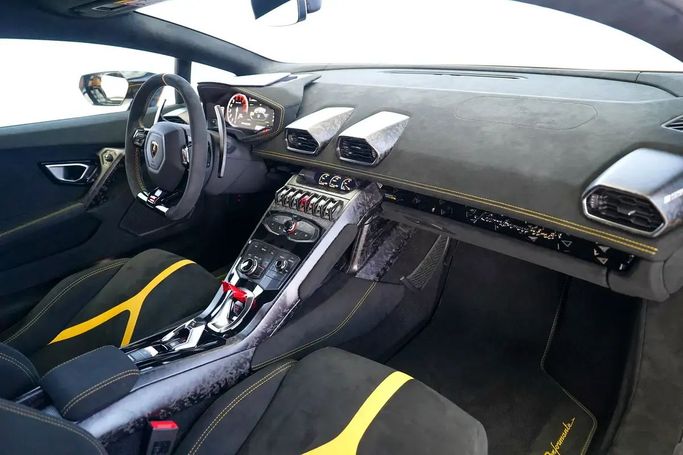 Подержанный Lamborghini Huracán I, 5.2 л, 2019 в Дубае от Exotic Cars Желтый цвет. Other | AUTO.AE