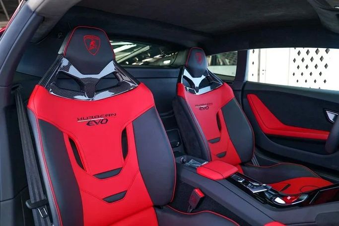 Подержанный Lamborghini Huracán EVO I Рестайлинг, 5.2 л, 2022 в Дубае от Exotic Cars Красный цвет. Other | AUTO.AE