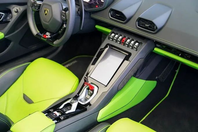 Подержанный Lamborghini Huracán EVO Spyder I Рестайлинг, 5.2 л, 2020 в Дубае от Exotic Cars Зеленый цвет. Other | AUTO.AE