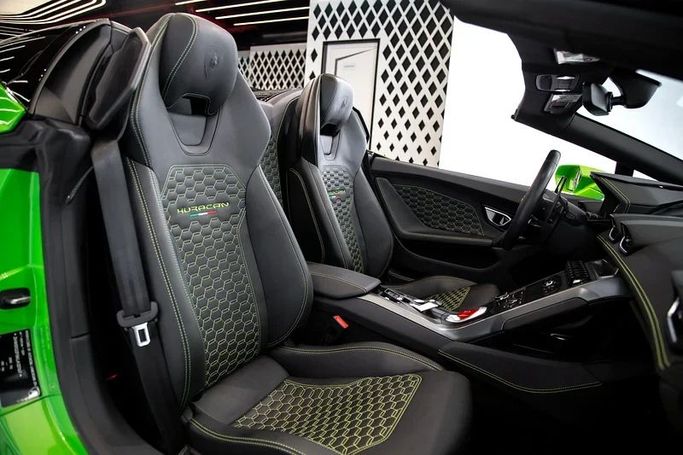 Подержанный Lamborghini Huracán EVO Spyder I Рестайлинг, 5.2 л, 2019 в Дубае от Exotic Cars Зеленый цвет. Other | AUTO.AE