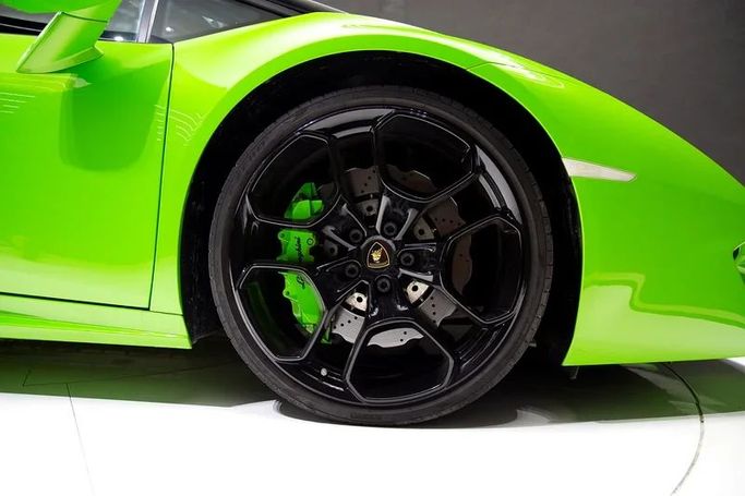 Подержанный Lamborghini Huracán EVO Spyder I Рестайлинг, 5.2 л, 2019 в Дубае от Exotic Cars Зеленый цвет. Other | AUTO.AE