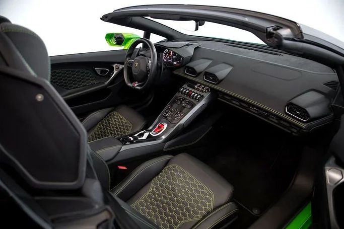 Подержанный Lamborghini Huracán EVO Spyder I Рестайлинг, 5.2 л, 2019 в Дубае от Exotic Cars Зеленый цвет. Other | AUTO.AE