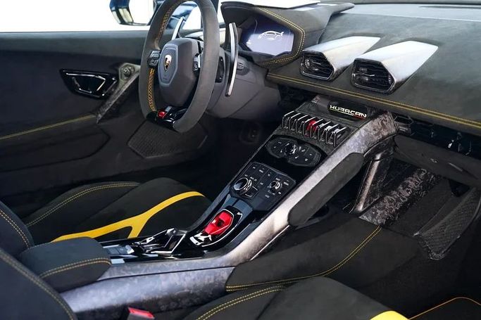 Подержанный Lamborghini Huracán EVO I Рестайлинг, 5.2 л, 2019 в Дубае от Exotic Cars Синий цвет. Other | AUTO.AE