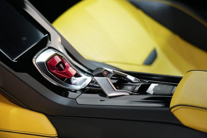 Used Lamborghini Huracán EVO I Facelift, 5.2 l, 2020 in Dubai by Oscar Motors, Grey color. GCC Specs | AUTO.AE