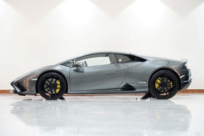 Used Lamborghini Huracán EVO I Facelift, 5.2 l, 2020 in Dubai by Oscar Motors, Grey color. GCC Specs | AUTO.AE