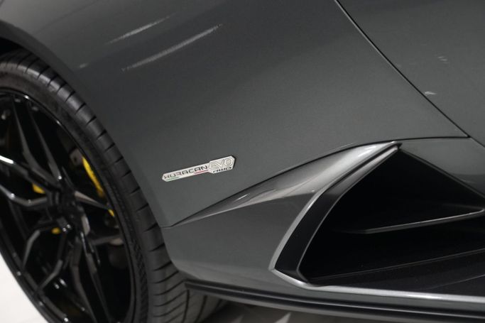 Used Lamborghini Huracán EVO I Facelift, 5.2 l, 2020 in Dubai by Oscar Motors, Grey color. GCC Specs | AUTO.AE