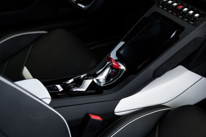 Used Lamborghini Huracán EVO I Facelift, 5.2 l, 2021 in Dubai by Exotic Cars, Blue color. Other | AUTO.AE