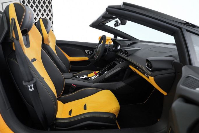 Used Lamborghini Huracán EVO Spyder I Facelift, 5.2 l, 2020 in Dubai by Exotic Cars, Yellow color. Other | AUTO.AE