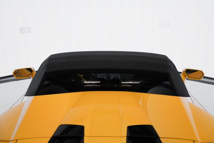 Used Lamborghini Huracán EVO Spyder I Facelift, 5.2 l, 2020 in Dubai by Exotic Cars, Yellow color. Other | AUTO.AE