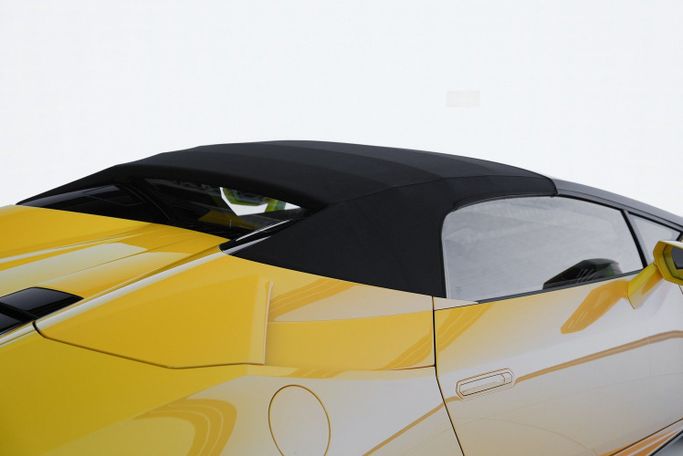 Used Lamborghini Huracán EVO Spyder I Facelift, 5.2 l, 2020 in Dubai by Exotic Cars, Yellow color. Other | AUTO.AE