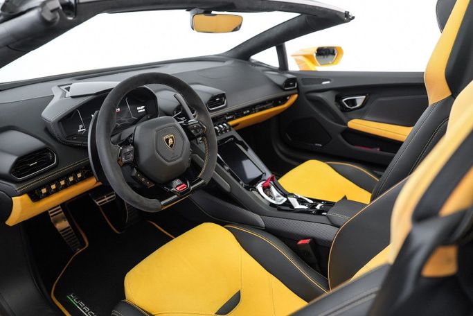 Used Lamborghini Huracán EVO Spyder I Facelift, 5.2 l, 2020 in Dubai by Exotic Cars, Yellow color. Other | AUTO.AE