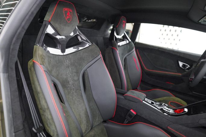 مستعملة Lamborghini Huracán Sterrato أنا شد الوجه, 5.2 l, 2024 في في دبي من Exotic Cars، اللون أخضر. أخرى | AUTO.AE