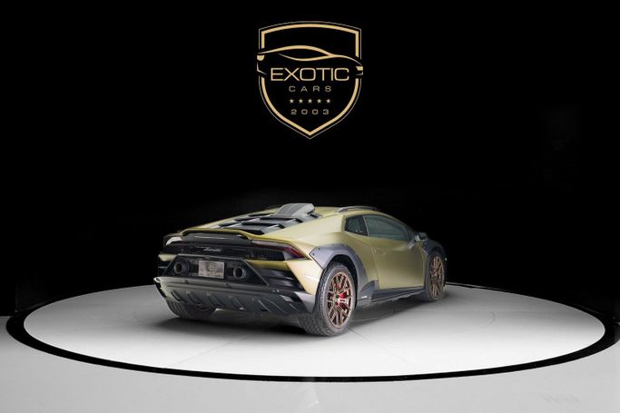 مستعملة Lamborghini Huracán Sterrato أنا شد الوجه, 5.2 l, 2024 في في دبي من Exotic Cars، اللون أخضر. أخرى | AUTO.AE