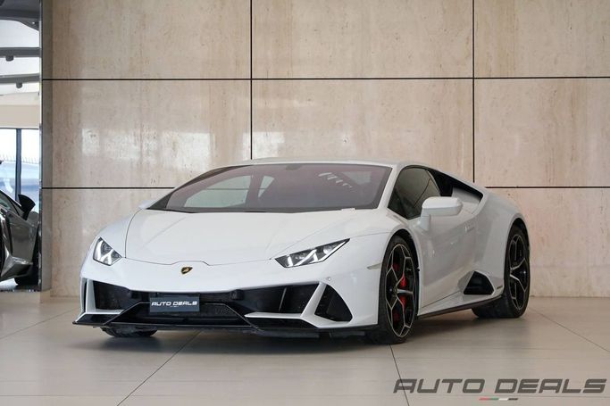 Подержанный Lamborghini Huracán EVO I Рестайлинг, 5.2 л, 2020 в Дубае от AUTO DEALS Белый цвет. GCC | AUTO.AE