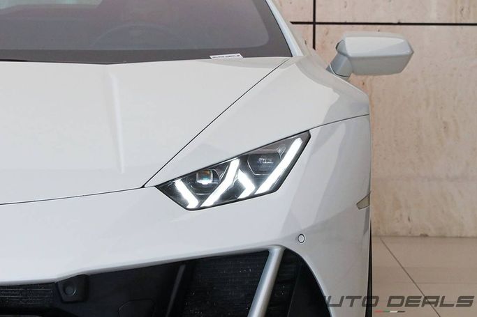 Подержанный Lamborghini Huracán EVO I Рестайлинг, 5.2 л, 2020 в Дубае от AUTO DEALS Белый цвет. GCC | AUTO.AE