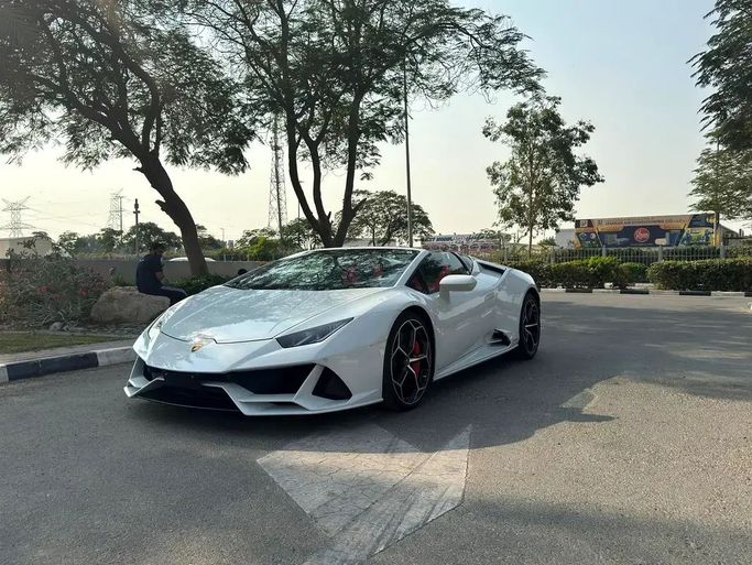 Used Lamborghini Huracán EVO Spyder I Facelift, 5.2 l, 2020 in Dubai by Al Ketbi Motors, White color. Japanese Specs | AUTO.AE