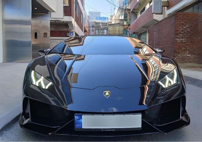 مستعملة Lamborghini Huracán EVO Spyder أنا شد الوجه, 5.2 l, 2023 في في دبي من Fair Import، اللون أسود. المواصفات الكورية | AUTO.AE