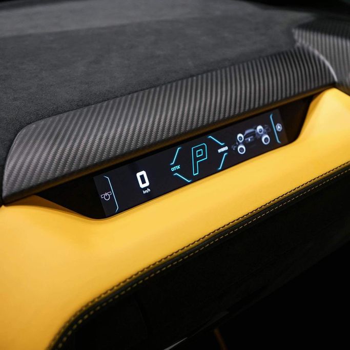 Подержанный Lamborghini Revuelto, 6.5 л, 2024 в Дубае от AAA Motors Желтый цвет. GCC | AUTO.AE