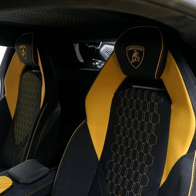 Подержанный Lamborghini Revuelto, 6.5 л, 2024 в Дубае от AAA Motors Желтый цвет. GCC | AUTO.AE