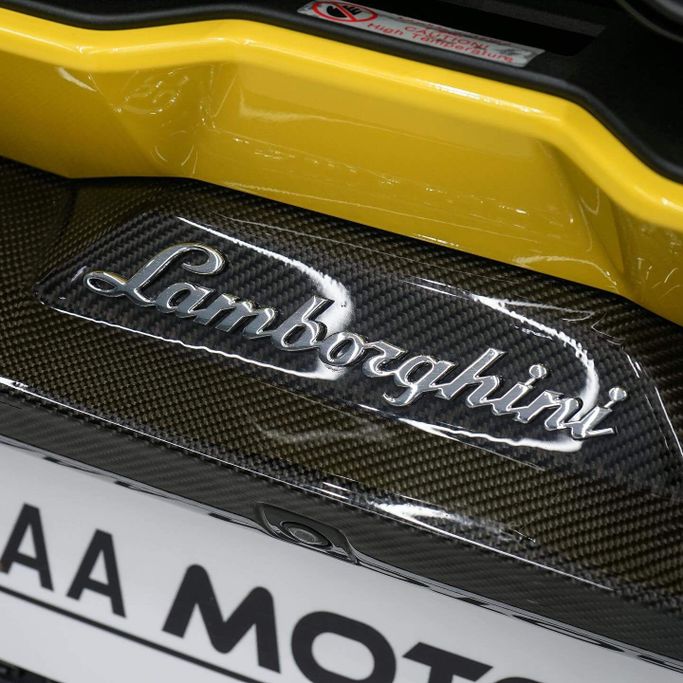 Подержанный Lamborghini Revuelto, 6.5 л, 2024 в Дубае от AAA Motors Желтый цвет. GCC | AUTO.AE