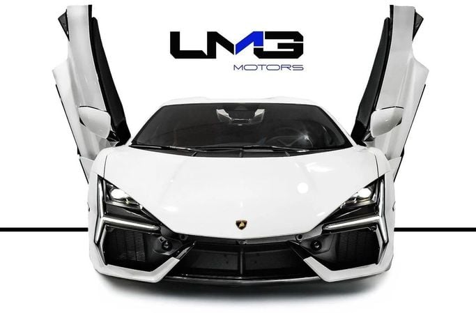 Подержанный Lamborghini Revuelto, 6.5 л, 2024 в Дубае от LMG Motors Белый цвет. Японская | AUTO.AE