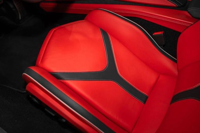 Подержанный Lamborghini Revuelto, 6.5 л, 2024 в Дубае от LMG Motors Белый цвет. Японская | AUTO.AE