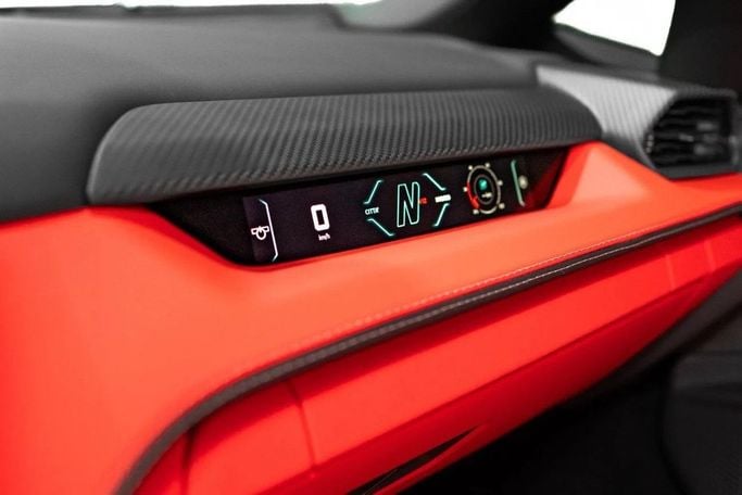 Подержанный Lamborghini Revuelto, 6.5 л, 2024 в Дубае от LMG Motors Белый цвет. Японская | AUTO.AE