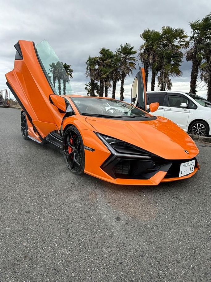 Новый Lamborghini Revuelto, 6.5 л, 2025 в Дубае от Al Faris Motors Оранжевый цвет. Японская | AUTO.AE
