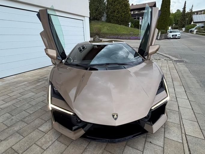 جديدة Lamborghini Revuelto, 6.5 l, 2026 في في دبي من Fair Import، اللون ذهبي. المواصفات الأوروبية | AUTO.AE | إعلان #251987