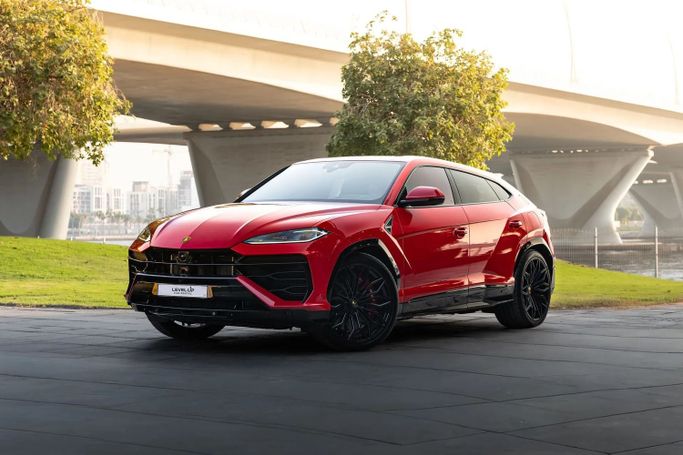Lamborghini Urus S أنا فيس ليفت, 2025 رياضي دفع رباعي 5 أبواب performante للتأجير في في دبي من LeveL Up Car Rental ، اللون أحمر | AUTO.AE | إعلان #1703