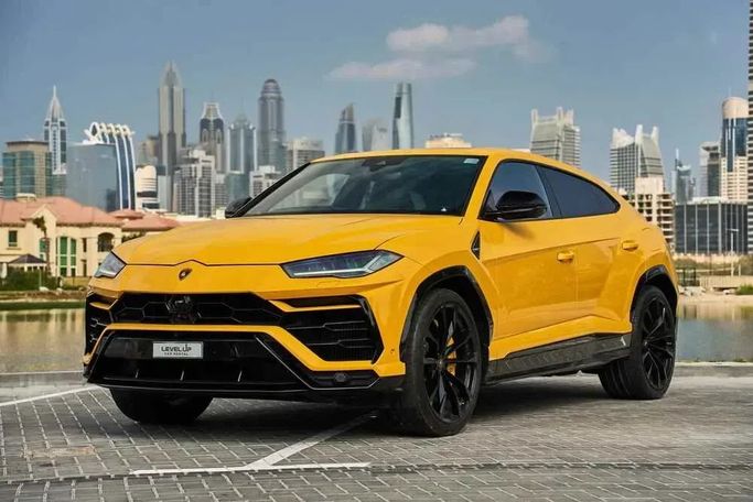 Lamborghini Urus I, 2023 رياضي دفع رباعي 5 أبواب للتأجير في في دبي من LeveL Up Car Rental ، اللون أصفر | AUTO.AE | إعلان #1752