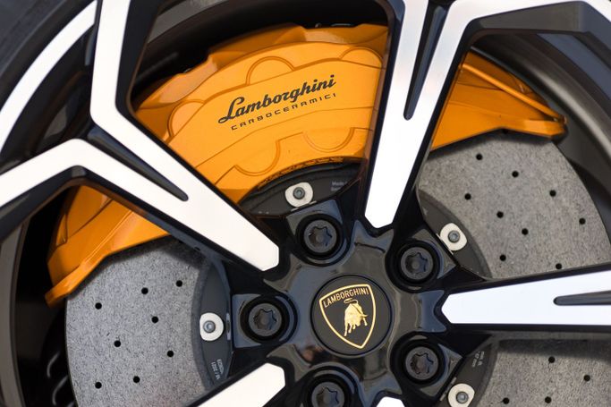 Lamborghini Urus S I Рестайлинг, 2023 внедорожник 5 дв. s спорт класса в Дубае от Uptown Rent A Car LLC белый цвет | AUTO.AE