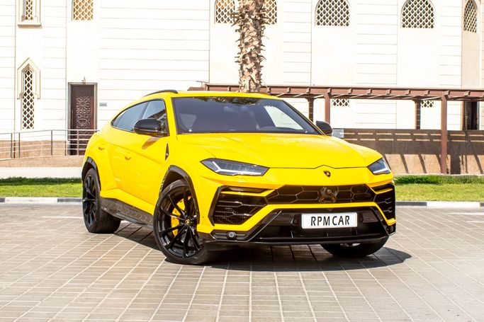 Lamborghini Urus I, 2022 رياضي دفع رباعي 5 أبواب للتأجير في في دبي من RPM Car Rental، اللون أصفر | AUTO.AE