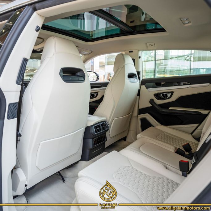 Used Lamborghini Urus I, 4.0 l, 2021 in Dubai by Q Motors, White color. Japanese Specs | AUTO.AE