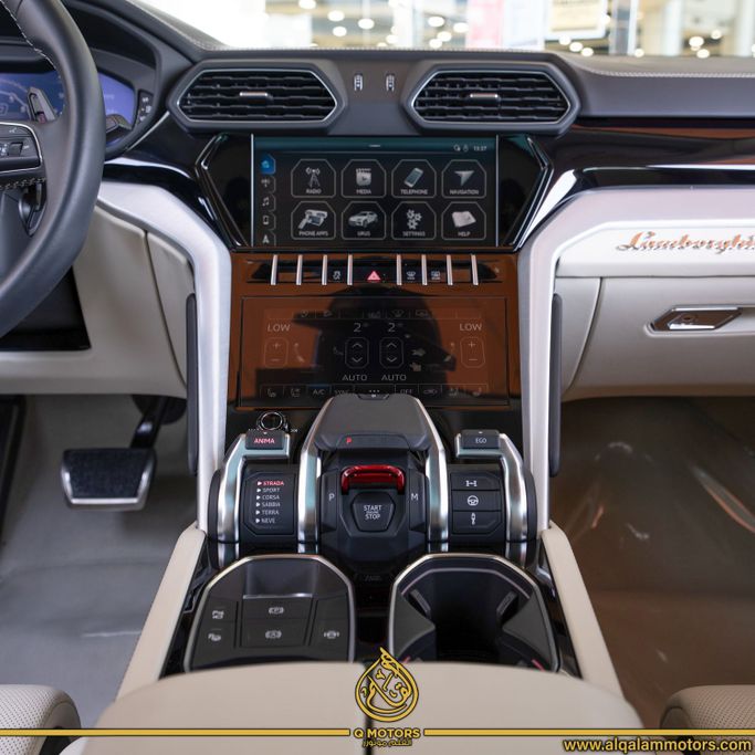 Used Lamborghini Urus I, 4.0 l, 2021 in Dubai by Q Motors, White color. Japanese Specs | AUTO.AE