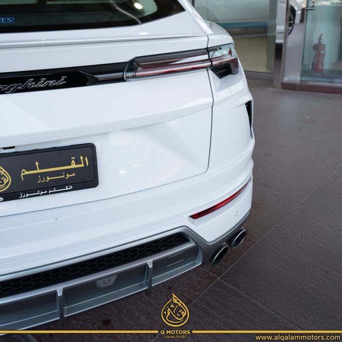 Used Lamborghini Urus I, 4.0 l, 2021 in Dubai by Q Motors, White color. Japanese Specs | AUTO.AE