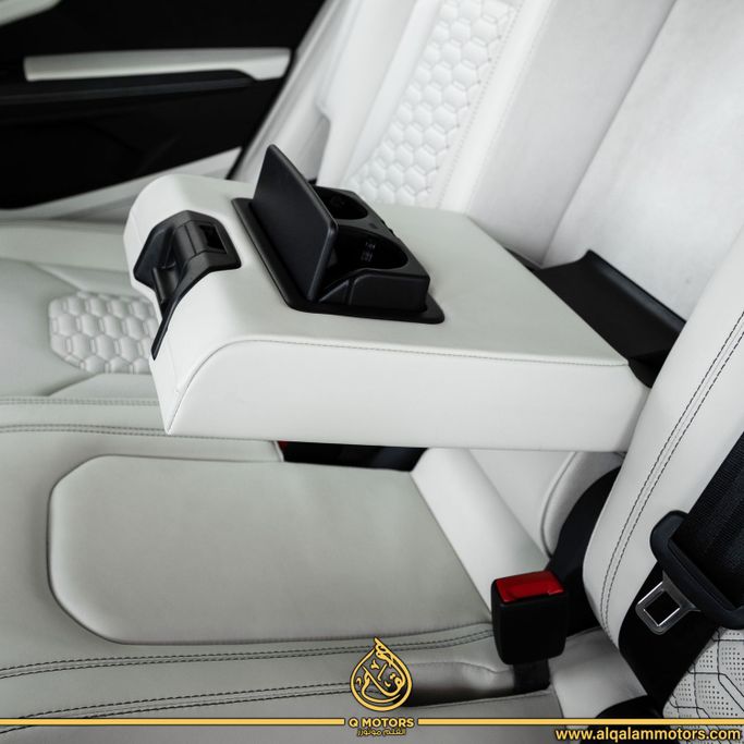 Used Lamborghini Urus I, 4.0 l, 2021 in Dubai by Q Motors, White color. Japanese Specs | AUTO.AE