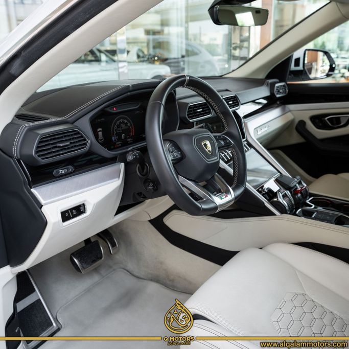 Used Lamborghini Urus I, 4.0 l, 2021 in Dubai by Q Motors, White color. Japanese Specs | AUTO.AE