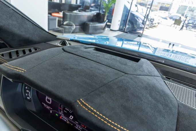 Подержанный Lamborghini Urus Performante I Рестайлинг, 4.0 л, 2023 в Дубае от Laith Alobaidi Motors Голубой цвет. GCC | AUTO.AE