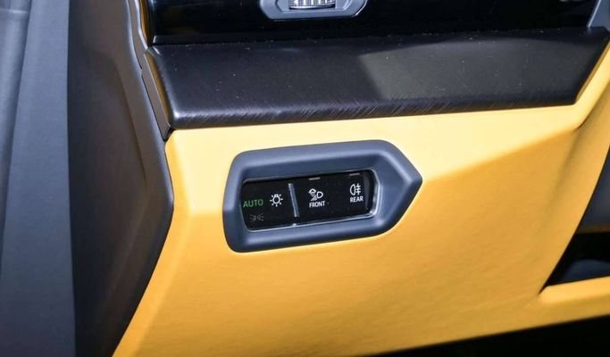 New Lamborghini Urus Performante I Facelift, 4.0 l, 2024 in Dubai by F7 Motors, Yellow color. European Specs | AUTO.AE