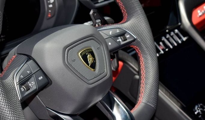 Подержанный Lamborghini Urus S I Рестайлинг, 4.0 л, 2023 в Дубае от Najem Motors Черный цвет. Европейская | AUTO.AE