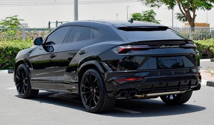 Подержанный Lamborghini Urus S I Рестайлинг, 4.0 л, 2023 в Дубае от Najem Motors Черный цвет. Европейская | AUTO.AE